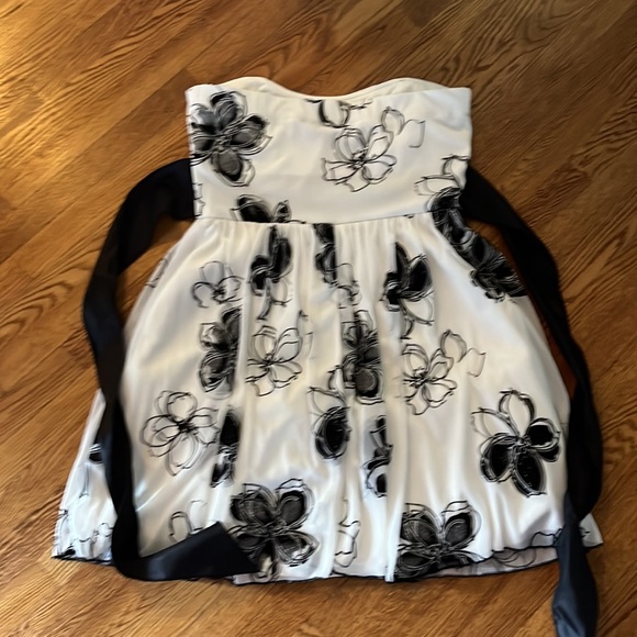 Strapless dress - Picture 2 of 3